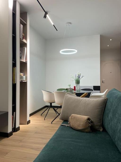Angry Architects Apartment01 Tiranë Luaran gambar