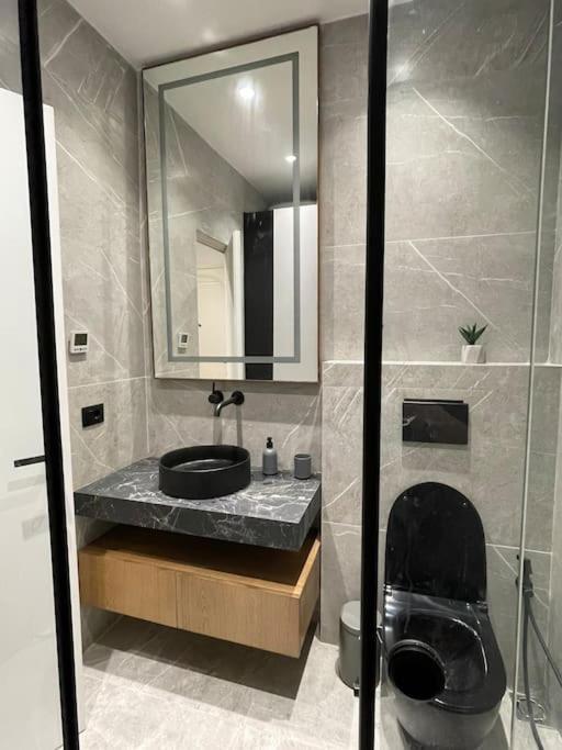 Angry Architects Apartment01 Tiranë Luaran gambar